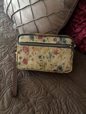 Patricia Nash viani wristlet